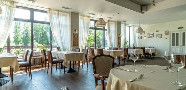 Stroganoff Bar & Grill. Двухэтажный банкетный зал