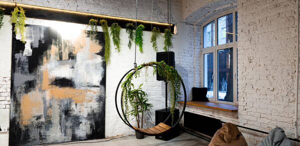 Clever Loft (Клевер лофт). Лофт в эко-стиле с большими окнами и выходом на веранду