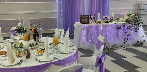Тиара. Банкетный зал с сиреневыми акцентами 