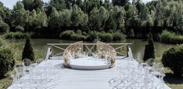 Банкетный зал в загородном клубе "Любовь"