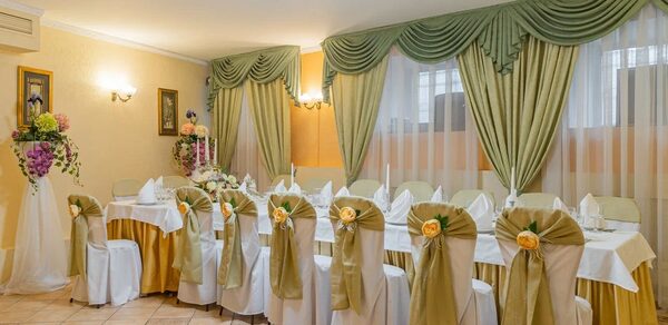 Подкова. Зелёный банкетный зал