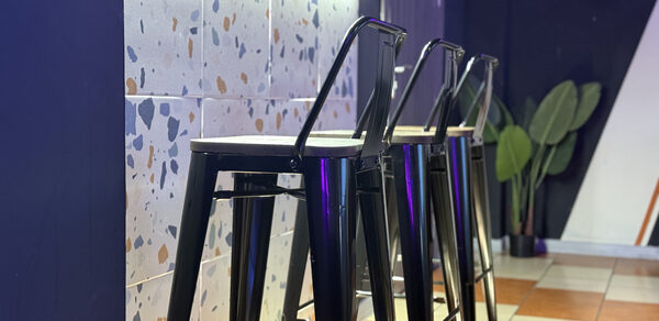 Тёмный лофт с современным дизайном