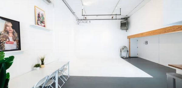 Photo / Video Studio at HAPPYMONDAY Studio