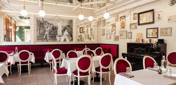 Фюнамбюль. Банкетный зал с зеркальным потолком