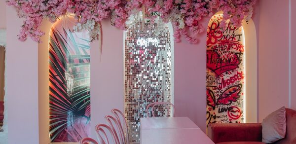 Зал Барби. Лофт с нежными цветами