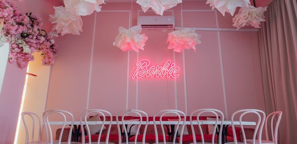 Зал Барби. Лофт с нежными цветами