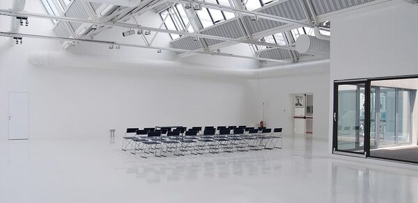 White-washed, multipurpose space in Bicocca