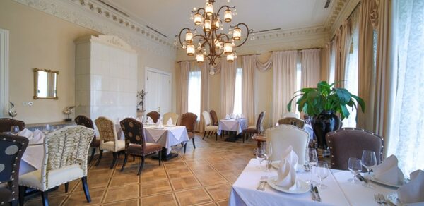 Банкетный зал в стиле эпохи просвещения