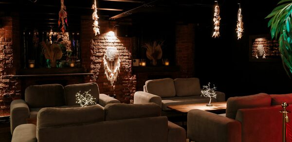 Двухуровневый клуб под закрытие