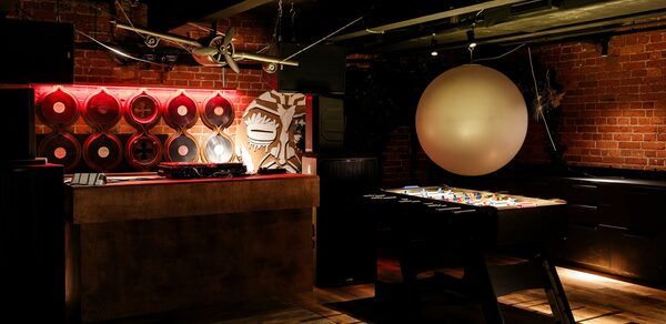 Двухуровневый клуб под закрытие