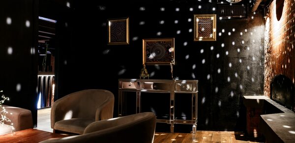 Двухуровневый клуб под закрытие