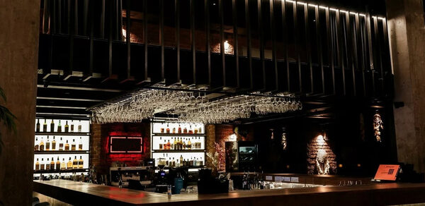 Двухуровневый клуб под закрытие