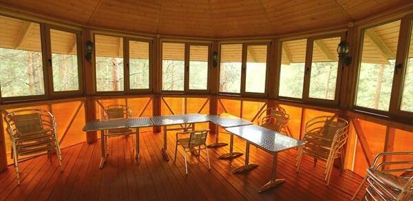 Застекленная беседка в парке Лосиный Остров