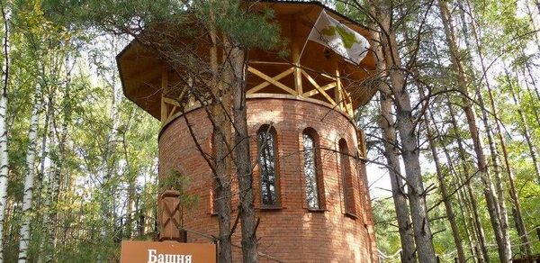 Застекленная беседка в парке Лосиный Остров