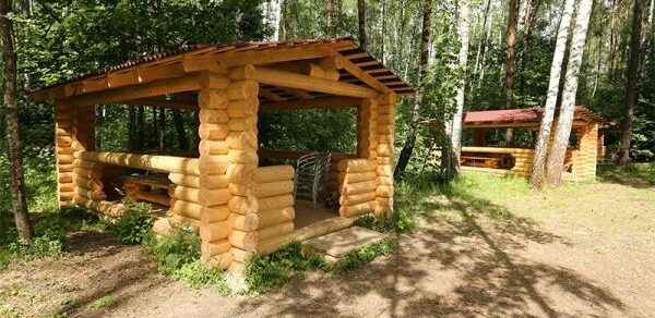 Деревянные беседки в парке