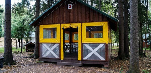 Беседки вместимостью до 25 человек в парке Зубровник