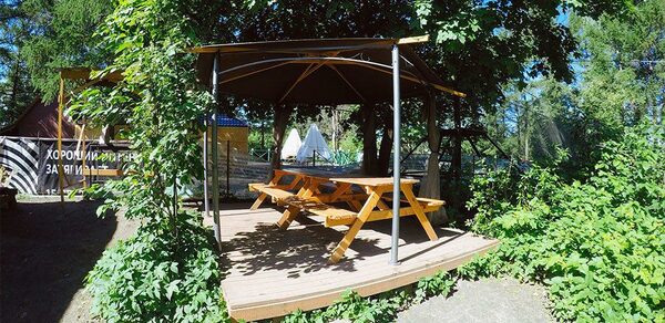 Беседка-шатер для барбекю на 10 человек