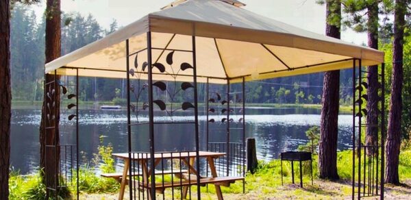 Беседки на берегу в парке «Greenvald»