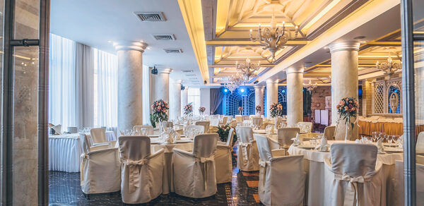  БульВар. Банкетный зал с колоннами