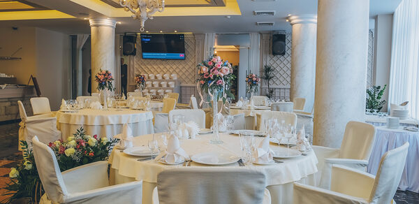  БульВар. Банкетный зал с колоннами