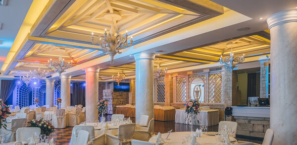  БульВар. Банкетный зал с колоннами