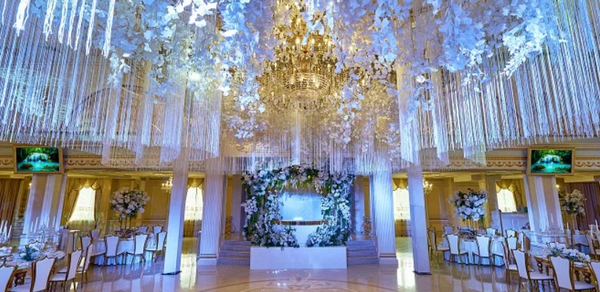 Парадайз. Банкетный зал с колоннами