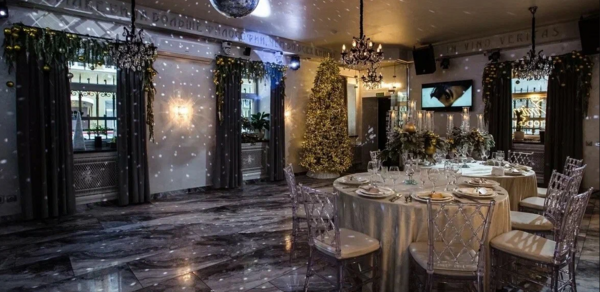 Vinity. Банкетный зал с архитектурой 19 века