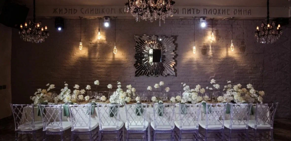 Vinity. Банкетный зал с архитектурой 19 века