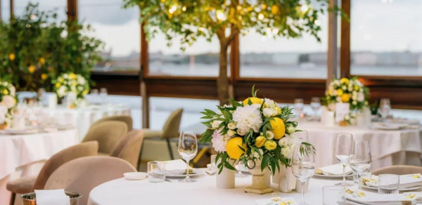 Магадан. Банкетный зал на теплоходе