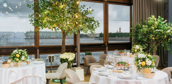 Магадан. Банкетный зал на теплоходе