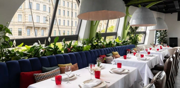 Магадан. Банкетный зал на палубе