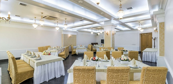 Светлый банкетный зал