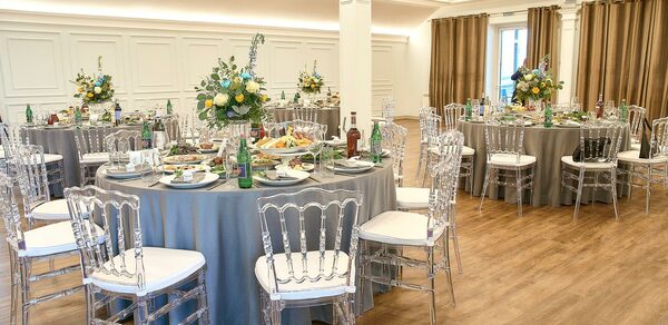 Банкетный зал с верандой