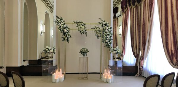 Банкетный зал с камином