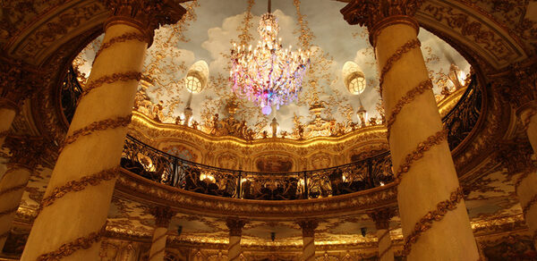 Турандот. Банкетный зал с колоннами 