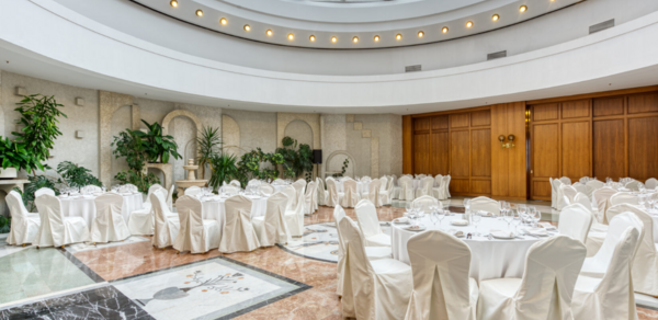 Ассамблея. Банкетный зал со стеклянным куполом