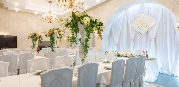 У Эдуарда. Роскошный банкетный зал