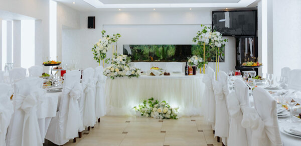 У Эдуарда. Банкетный зал 