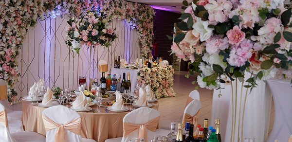 Дизайн Холл. Банкетный зал с барной стойкой и подиумом 