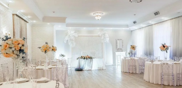 Amulet. Банкетный зал в светлых тонах