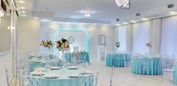 Amulet. Банкетный зал в светлых тонах