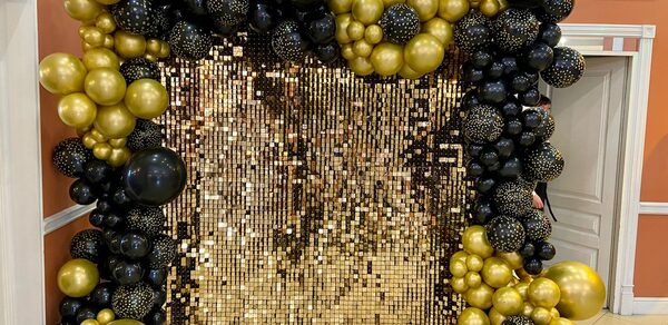 ПРАЗ-Д-НИК. Банкетный зал с яркими стенами