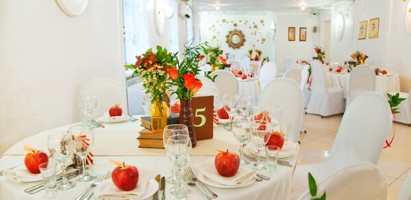 ПРАЗ-Д-НИК. Белый банкетный зал