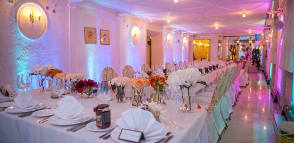 ПРАЗ-Д-НИК. Белый банкетный зал