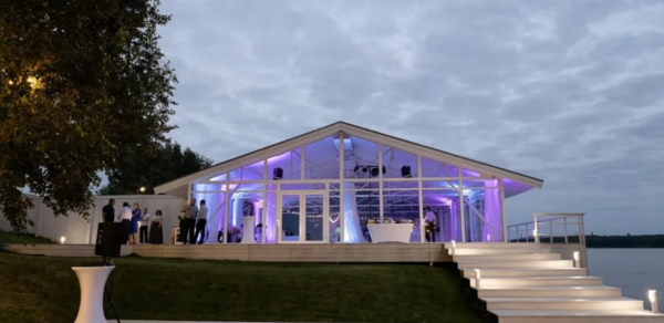 Заберег. Банкетный зал в загородном павильоне 