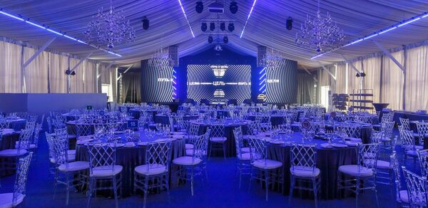 Majestic. Банкетный зал с загородном коттедже 