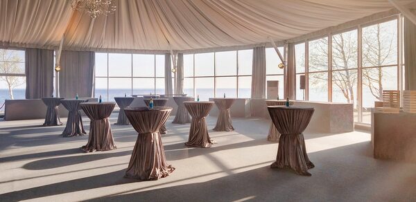 Majestic. Банкетный зал с загородном коттедже 