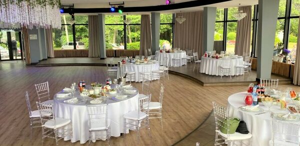 Панорама. Банкетный зал в загородном ресторане