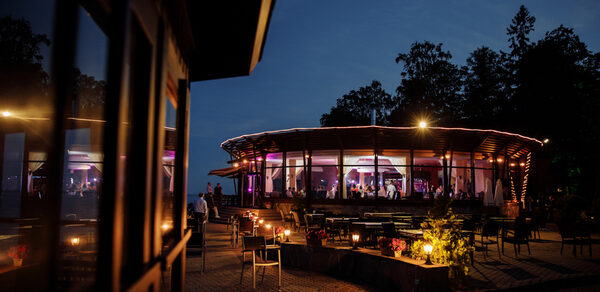 Панорама. Банкетный зал в загородном ресторане