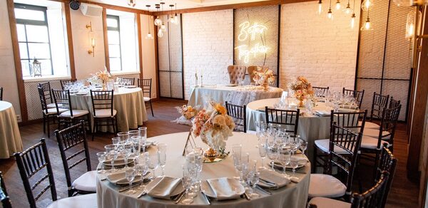 Весенний. Светлый банкетный зал